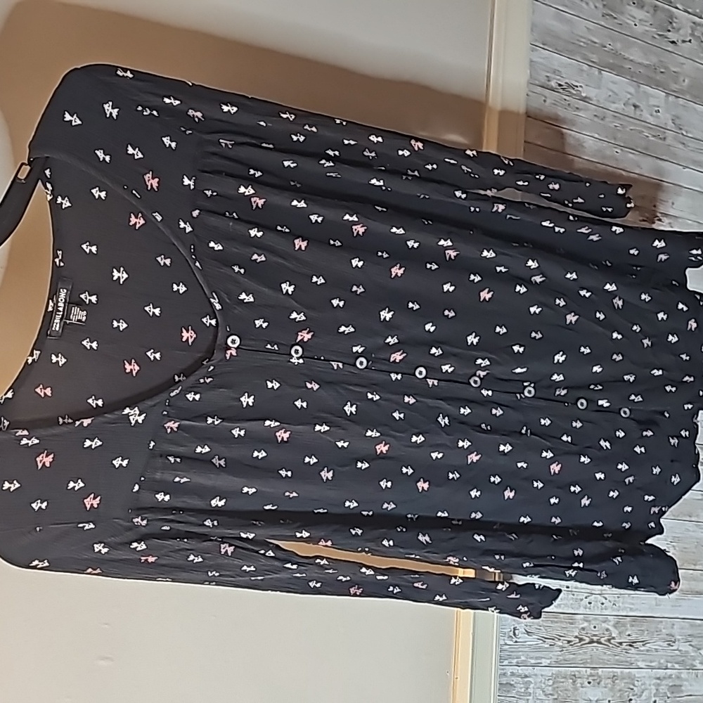 B7🔹️Billabong - Black Buttondown Blouse